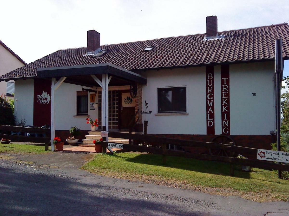 Gaestehaus Burgwald-Trekking Mittelsimtshausen Exterior photo